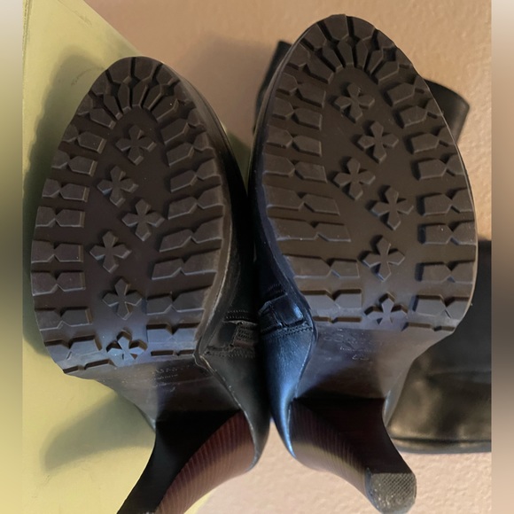 Fashionable and sturdy boots - Picture 4 of 4